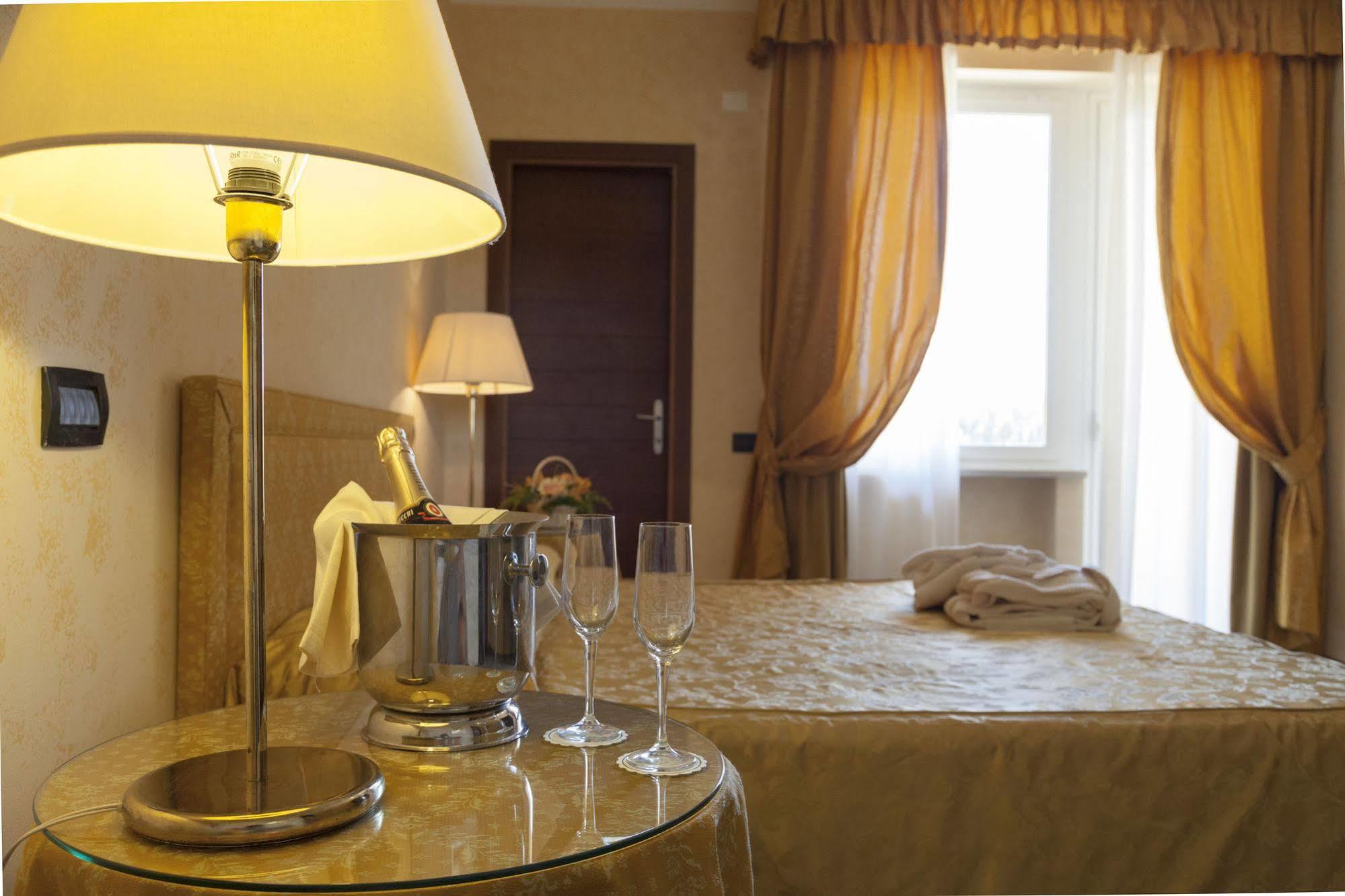 Bluebay Colle Della Trinita Perugia 호텔 코르시아노 외부 사진